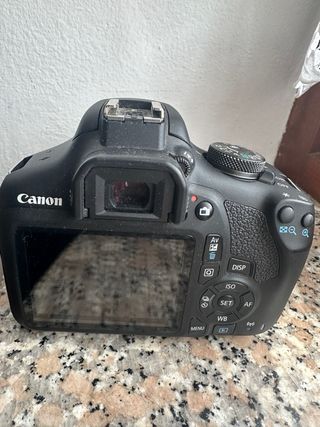 Canon EOS 2000D + obiettivo 18-55mm IS II