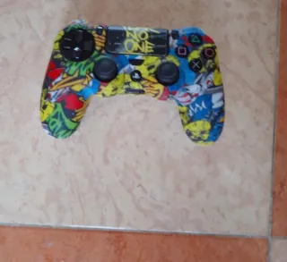 PS4 (PlayStation 4) Negra + 1 Mando