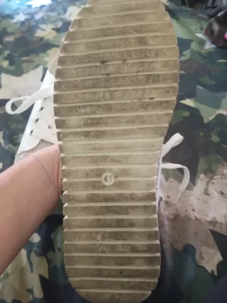 Zapatillas Blancas y puntera imitación "diamantes"