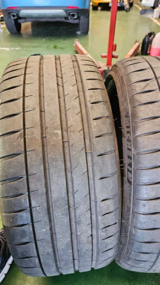 Neumático Michelin Pilot Sport 4S 235 35 19