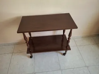 Mesa auxiliar con ruedas madera