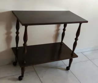 Mesa auxiliar con ruedas madera