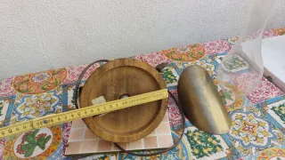 Antico lume a petrolio in metallo