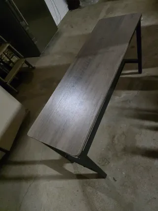 Tavolo da pranzo in legno con sedute