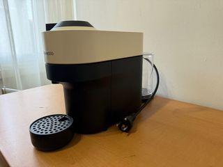 Cafetera Nespresso Krups Blanca y Negra