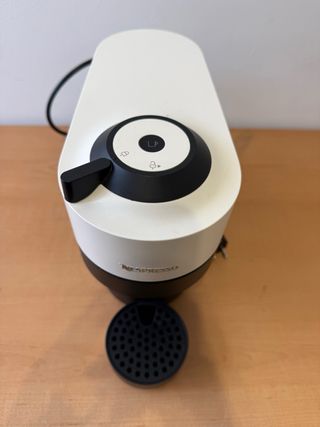 Cafetera Nespresso Krups Blanca y Negra