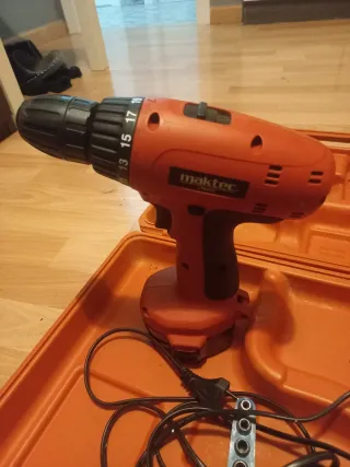 Taladro Atornillador Maktec 14.4V + Cargador