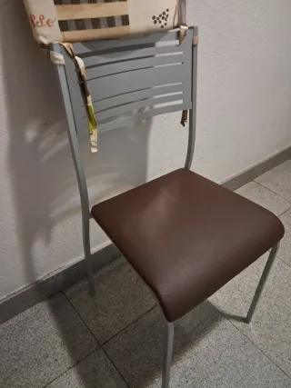 Silla de cocina con funda estampada