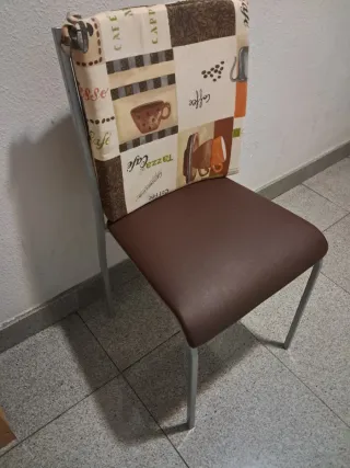 Silla de cocina con funda estampada