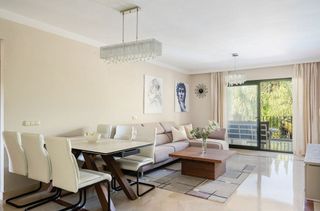 Piso en venta en Nueva Andalucía centro en Marbella