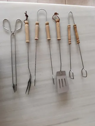 Set de pinchos y accesorios para barbacoa