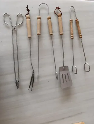 Set de pinchos y accesorios para barbacoa
