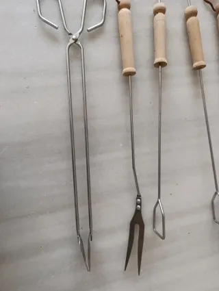 Set de pinchos y accesorios para barbacoa