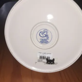 Chaleira de porcelana com gato e caracóis