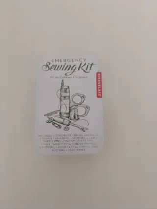 Kit di cucito d'emergenza Kikkerland
