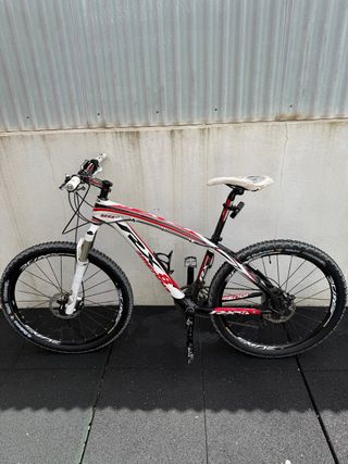 Bicicleta Mendiz RX8 Carbono Deore XT