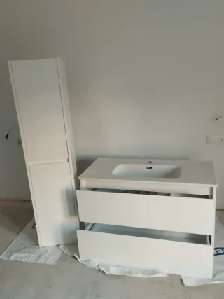 Mueble baño, lavabo y columna lacado en blanco bri