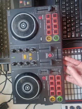 Controlador DJ Pioneer DDJ-200