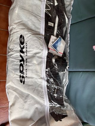 Mono de moto cuero negro y blanco