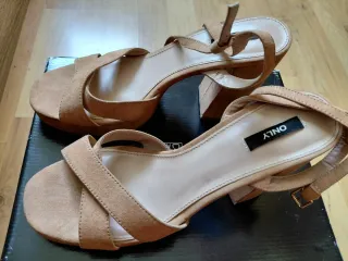 Zapatos y sandalias