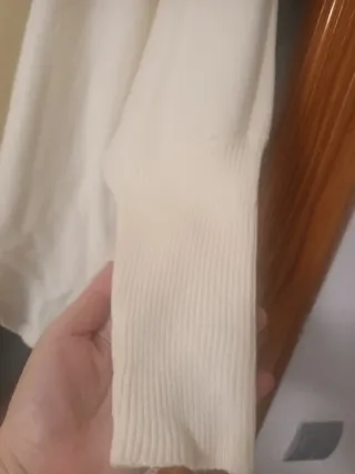 Jersey beige con cuello de pelo sintético