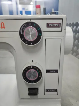 Máquina de coser Alfa portátil