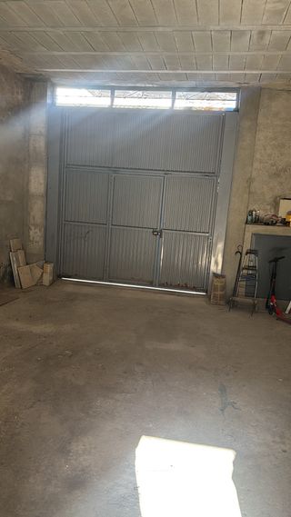 Portón Basculante Azul. Recoger.