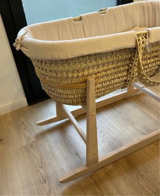 Moisés de mimbre con colchón