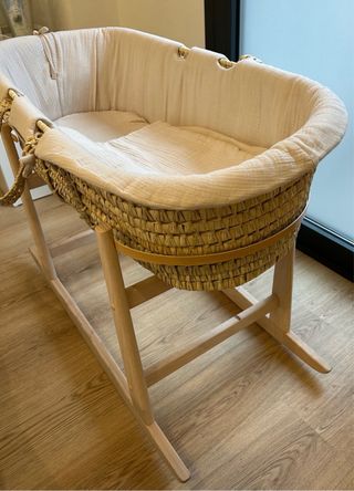 Moisés de mimbre con colchón