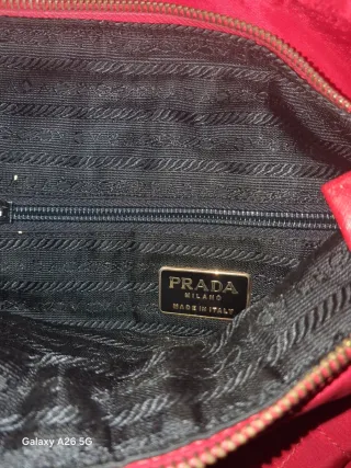 Splendida borsa a spalla Prada originale in nylon