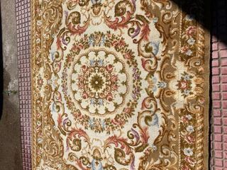 Grande tappeto con stampa floreale