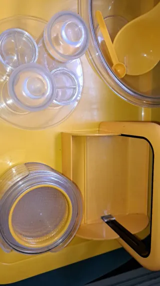 Juego cocina transparente y amarillo