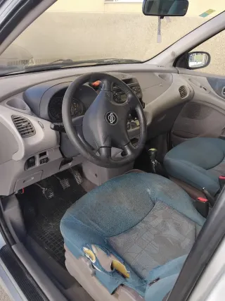 Nissan Almera 2002