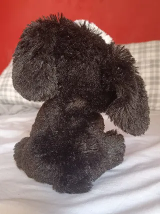 Peluche de Beanie Boos. Perro blanco y negro.