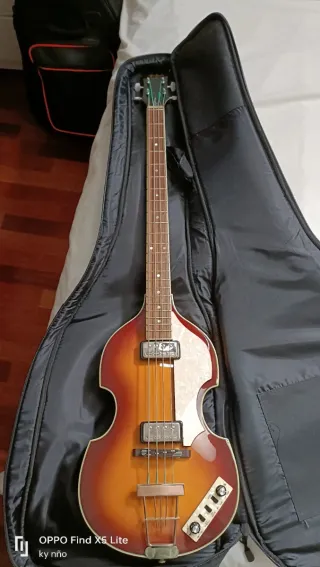 Bajo Hofner estilo violín