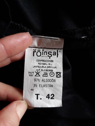 Blusa negra algodón con detalles rosas