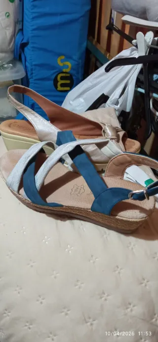 Sandalias verano mujer azul y plateadas 10 las dos