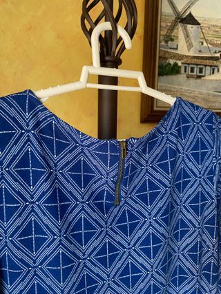 Vestido estampado geométrico azul