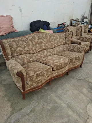Sofá y 2 sillones  antiguo de tela y madera