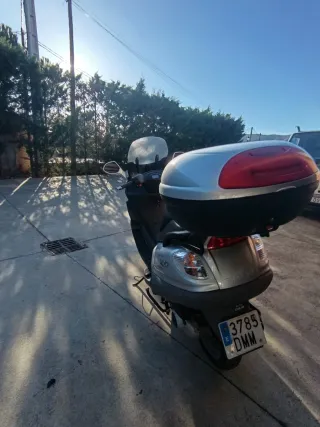 Maxi Scooter Plata y Negra