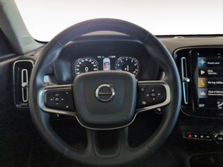 Volvo XC40 Momentum Pro