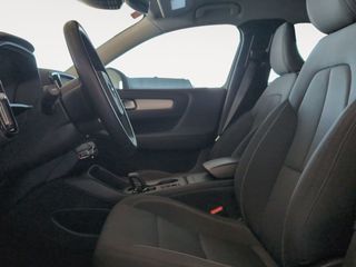 Volvo XC40 Momentum Pro