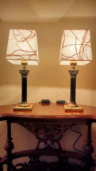 Grande coppia di lampade da tavolo stile colonne romane in bronzo Luigi XVI