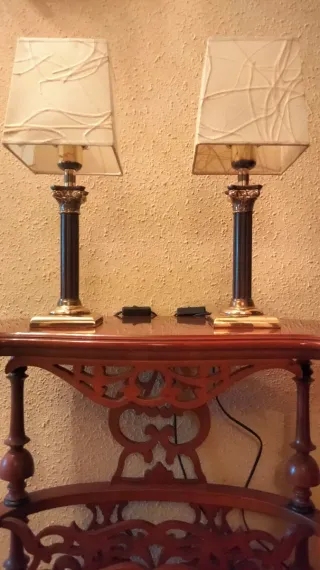Grande coppia di lampade da tavolo stile colonne romane in bronzo Luigi XVI