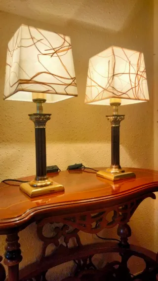 Grande coppia di lampade da tavolo stile colonne romane in bronzo Luigi XVI