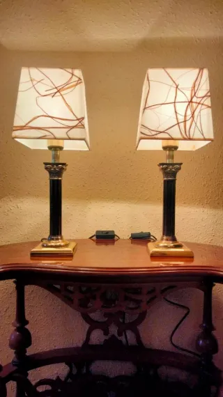 Grande coppia di lampade da tavolo stile colonne romane in bronzo Luigi XVI