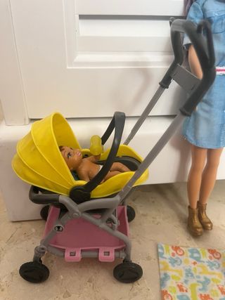 Barbie Skipper niñera con cochecito y bebé
