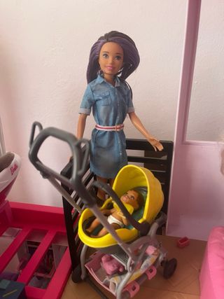 Barbie Skipper niñera con cochecito y bebé