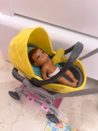 Barbie Skipper niñera con cochecito y bebé