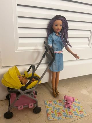 Barbie Skipper niñera con cochecito y bebé